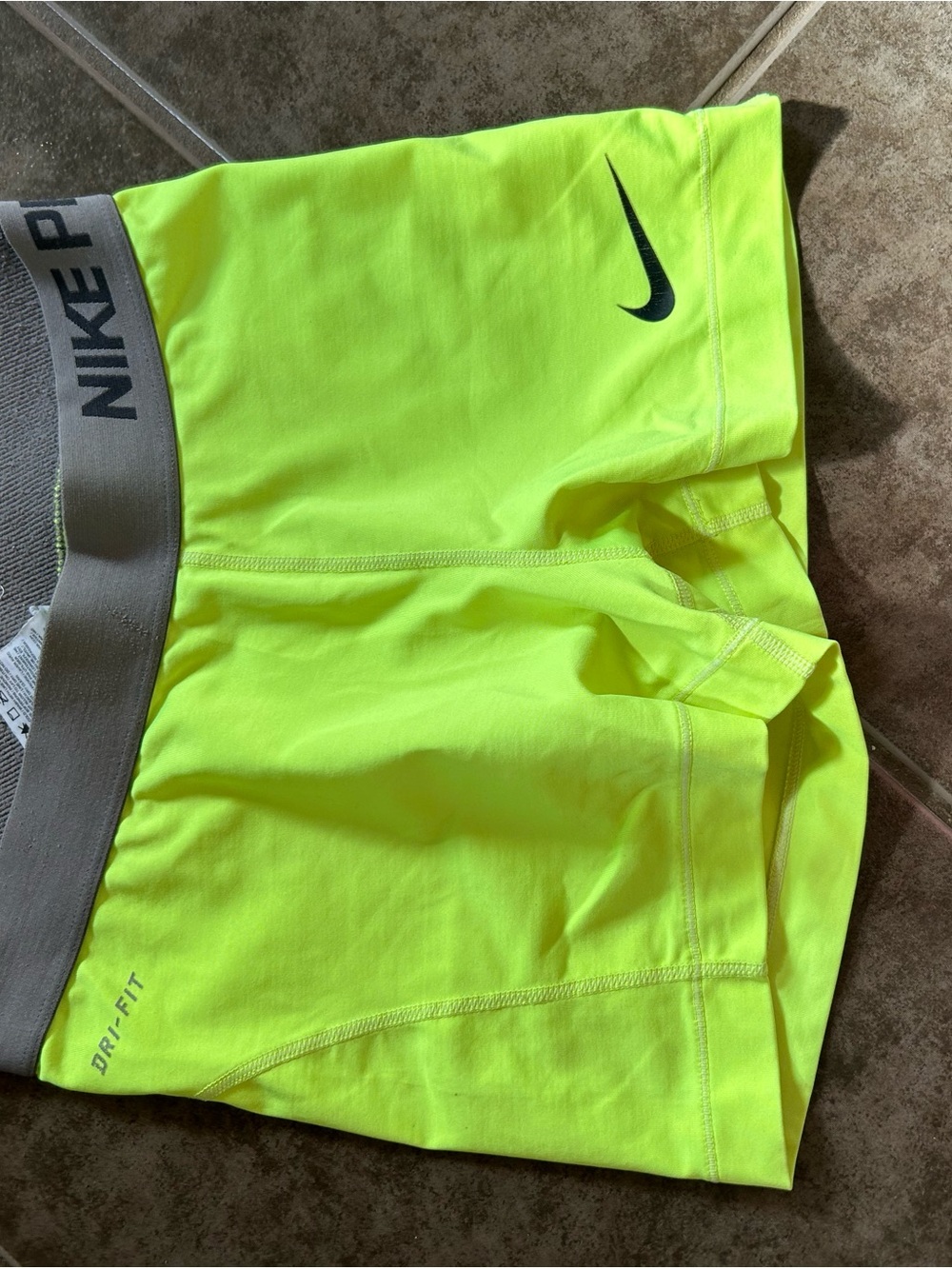 🏃🏻♀️2/15$ - Nike Women’s Dri-FIT Yellow Athletic Compression Shorts